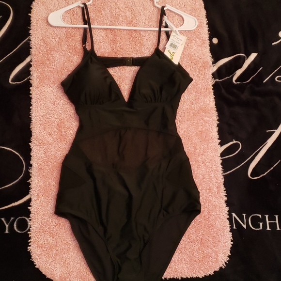 Brand new bathing suit - Picture 2 of 3